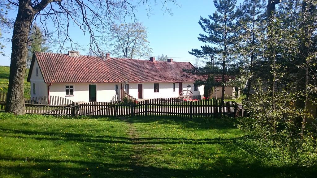 Dworek Szarki Bagian luar foto