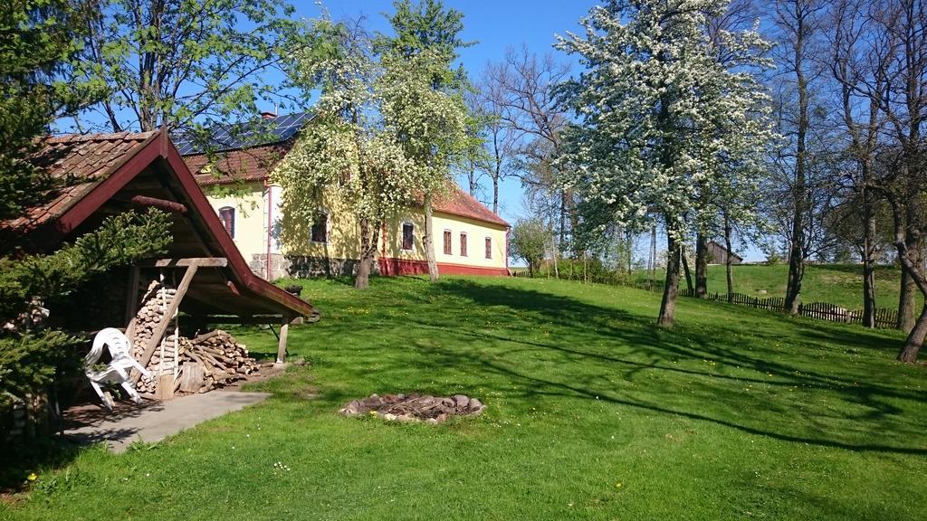 Dworek Szarki Bagian luar foto