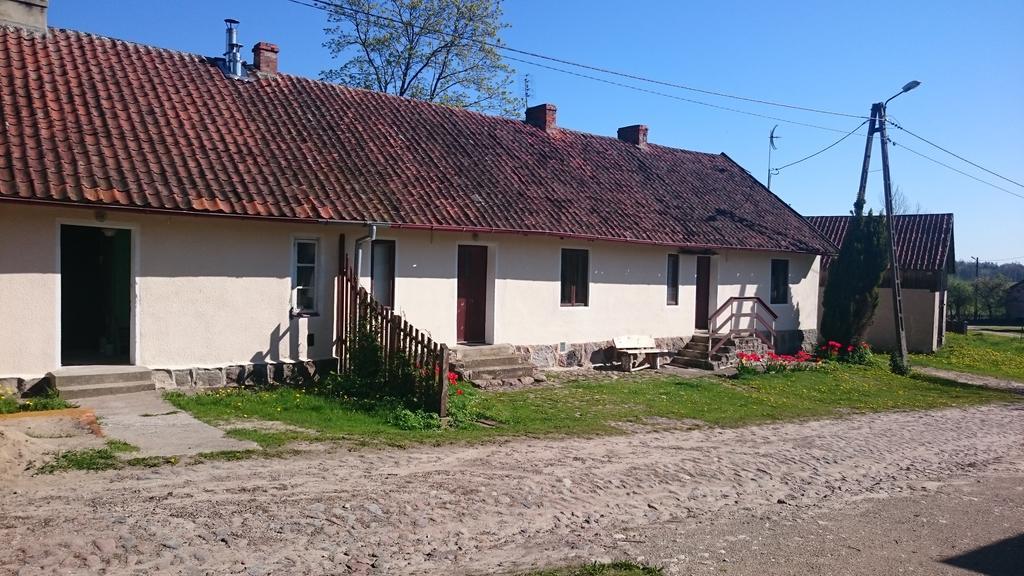 Dworek Szarki Bagian luar foto