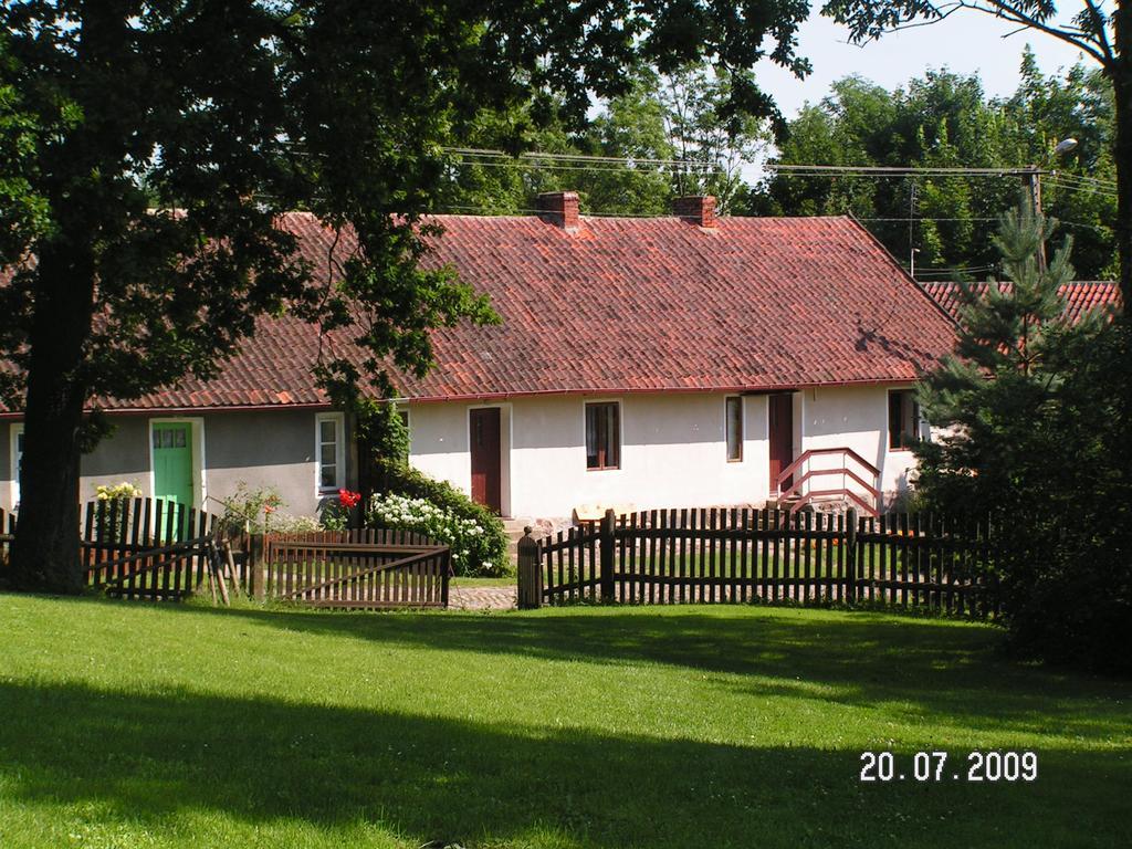 Dworek Szarki Bagian luar foto