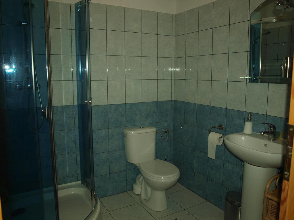 Dworek Szarki Bagian luar foto