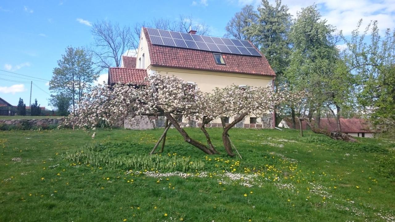 Dworek Szarki Bagian luar foto