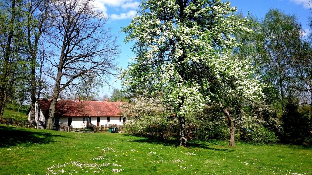 Dworek Szarki Bagian luar foto