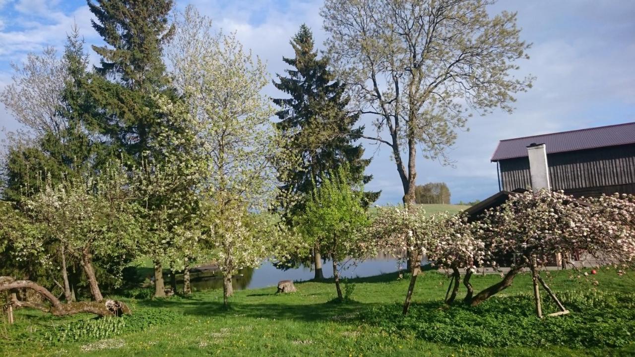 Dworek Szarki Bagian luar foto